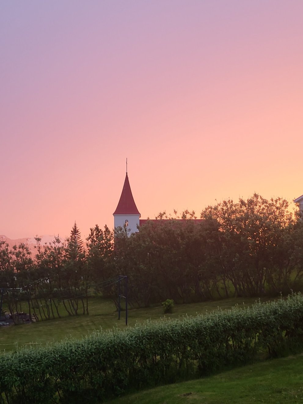 Hríseyjarkirkja um miðsumarsnótt