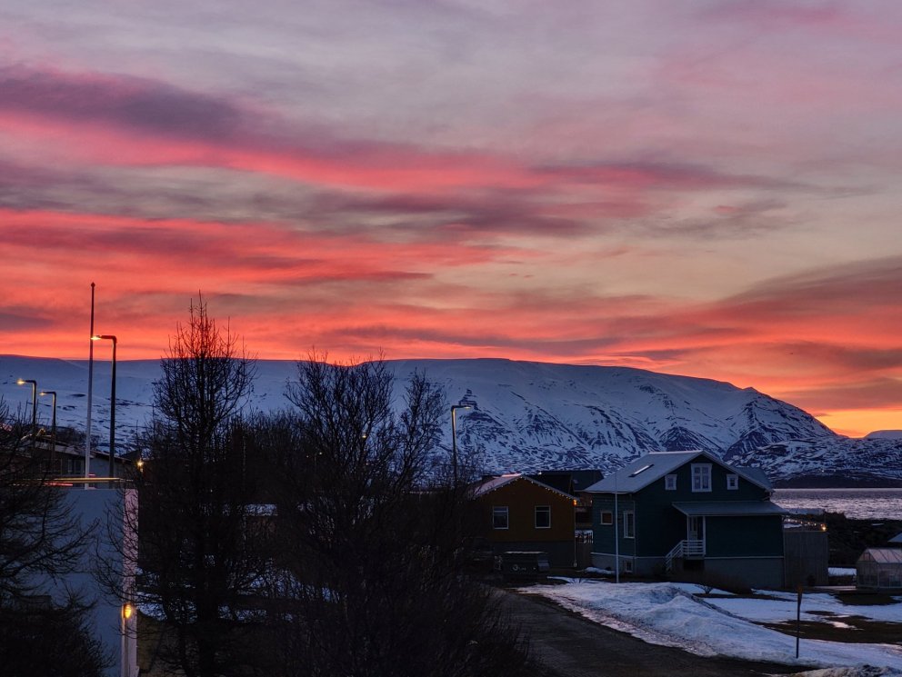 Morgunroðinn er fallegur á þessum árstíma í Hrísey