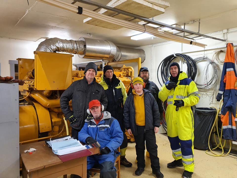 Hluti af hópnum sem kom varaaflstöðinni í gang í desember. 
Mynd: Kristín Björk