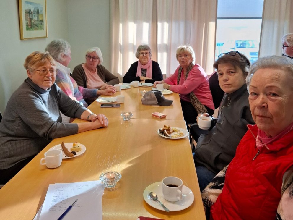 Vinakaffi og bleikar slaufur í Hrísey