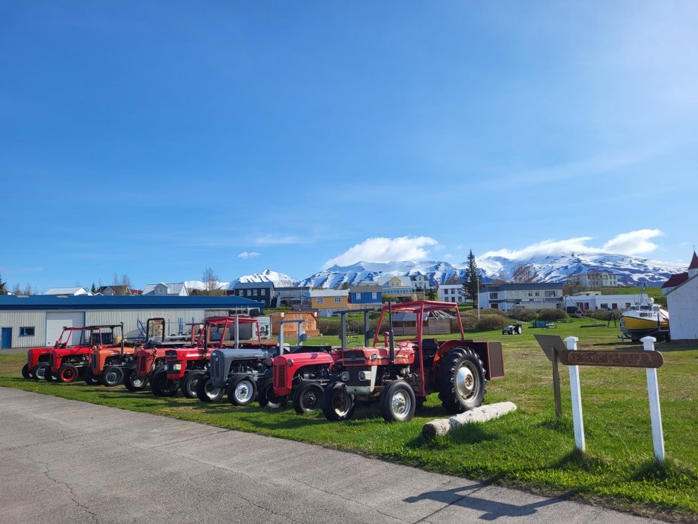 Traktorarnir og rjúpan eru ein helstu einkenni Hríseyjar
