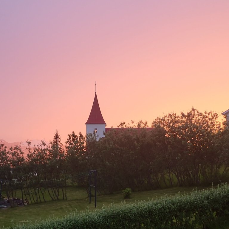 Hríseyjarkirkja um miðsumarsnótt