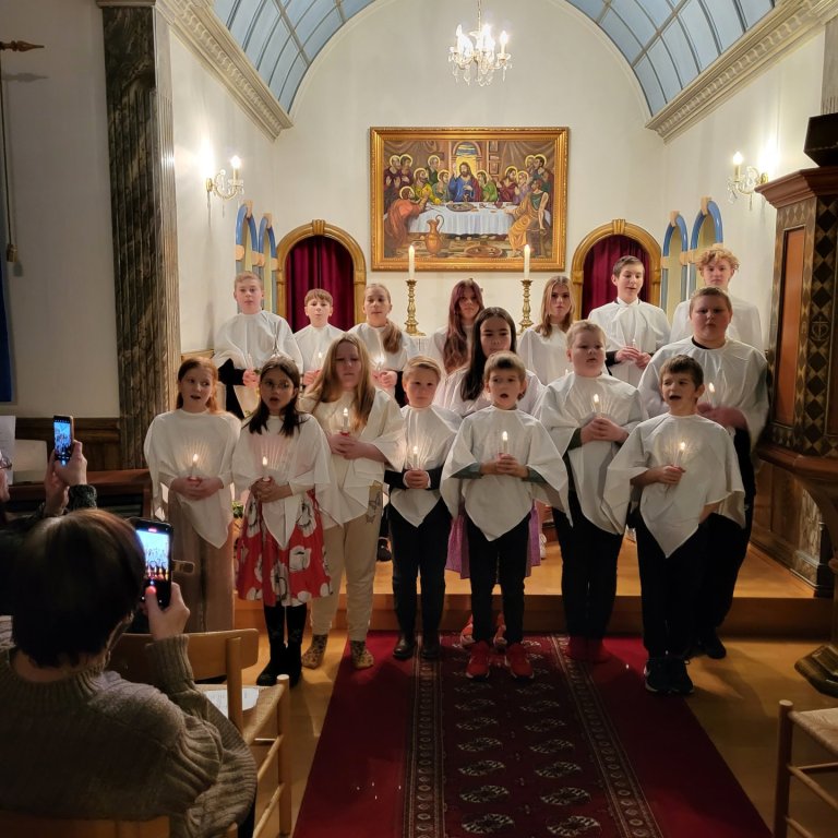 Nemendur Hríseyjarskóla sungu fyrir kirkjugesti