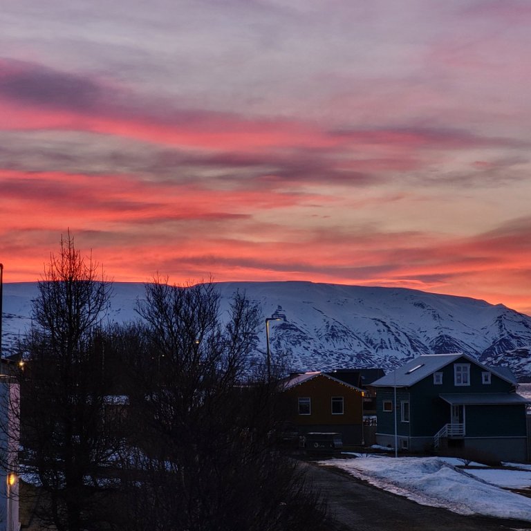 Morgunroðinn er fallegur á þessum árstíma í Hrísey