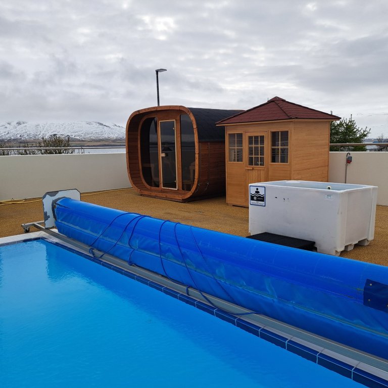 Nýir sauna- og infrarauðir klefar á bakka sundlaugarinnar í Hrísey