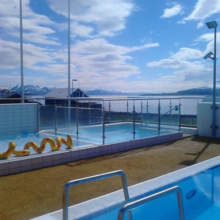 Lokað í Íþróttamiðstöðinni.