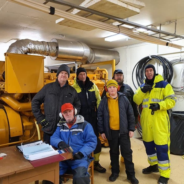 Hluti af hópnum sem kom varaaflstöðinni í gang í desember. 
Mynd: Kristín Björk