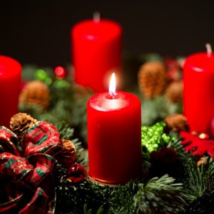 Spádómakertið er fyrsta kertið sem tendrað er á aðventukransinum