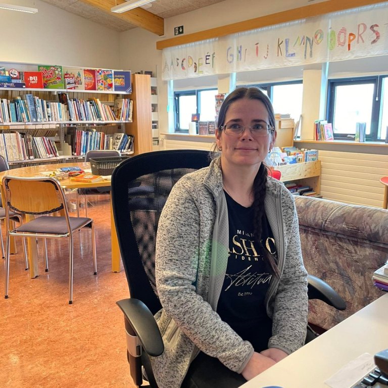 Díana Björg Sveinbjörnsdóttir, bókasafnsvörður í Hrísey