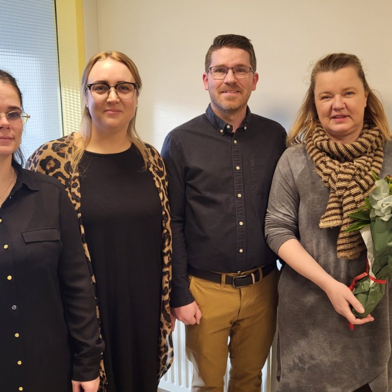 Elín Árnadóttir ásamt stjórn Umf. Narfa, Díana, Hrund og Ingólfur