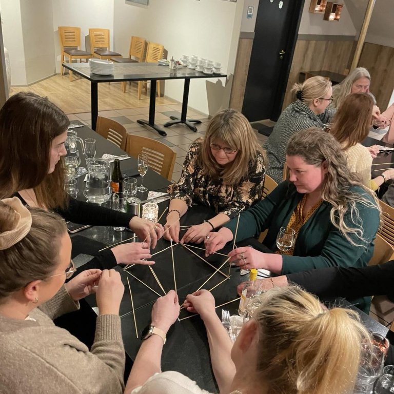 Kvenfélag Hríseyjar brá sér í leik á degi kvenfélagskvenna