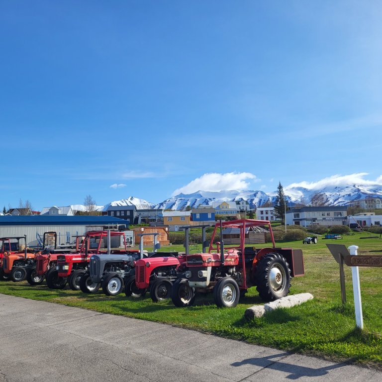 Traktorarnir og rjúpan eru ein helstu einkenni Hríseyjar